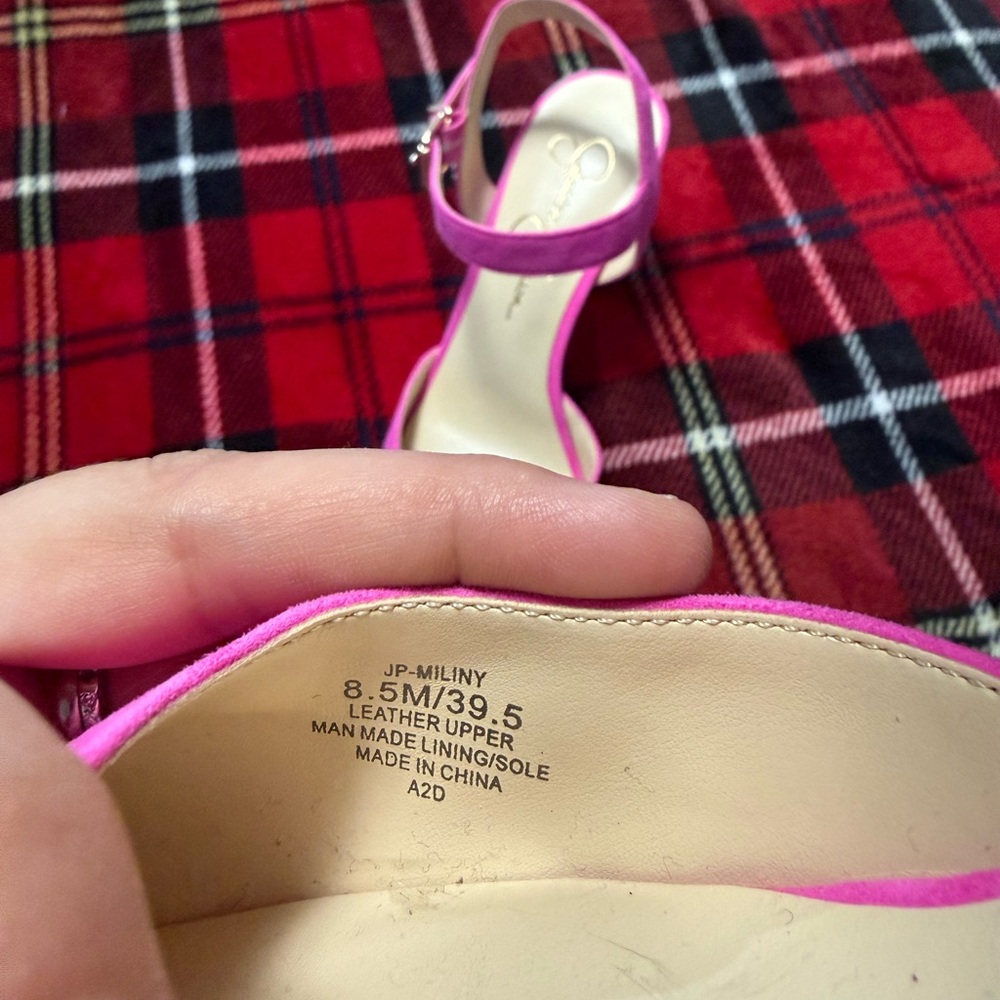 Jessica Simpson Fuchsia Heels - Picture 2 of 4